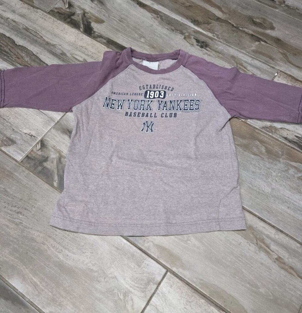 Genuine Merchandise Boys’s New York Yankees 5/6 Sleeve Crew Neck Top